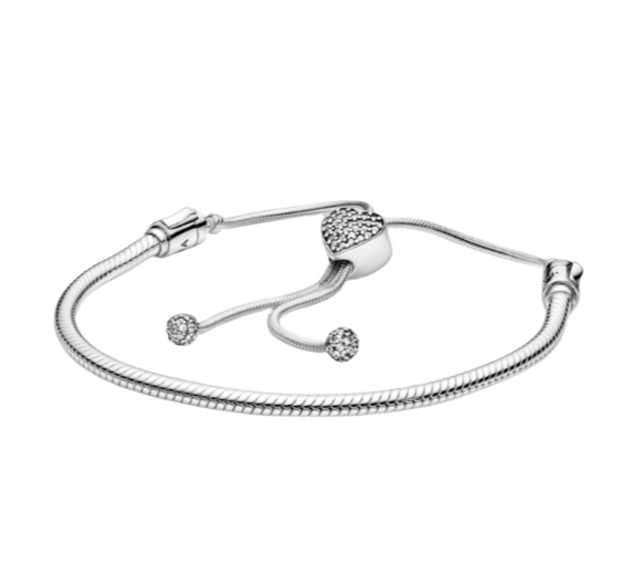 Crafted in 18-carat white gold, this bracelet features three diamond-studded charms with a total of 15 diamonds weighing 0.01 carats each, totaling 0.15 carats.