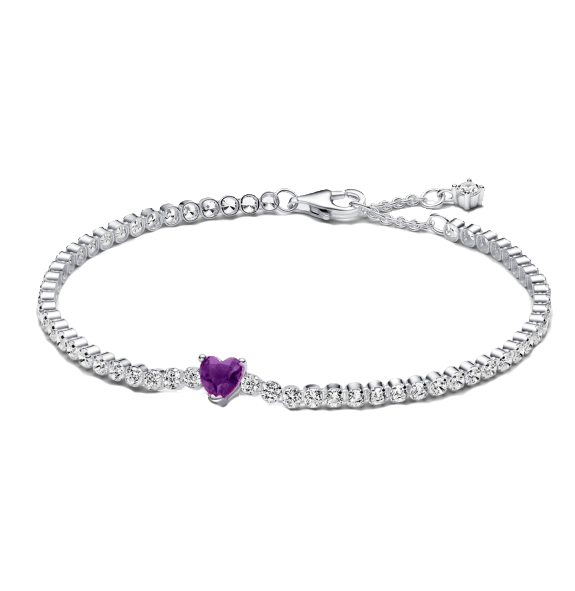 This bracelet, made from 18-carat white gold, is adorned with a heart-shaped amethyst weighing 0.75 carats, surrounded by 47 diamonds of 0.02 carats each, with a total carat weight of 1.69 carats.
