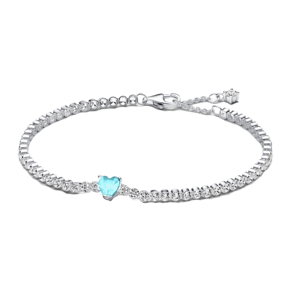Made in 18-carat white gold, this bracelet features a heart-shaped aquamarine weighing 0.70 carats, surrounded by 50 diamonds of 0.025 carats each, resulting in a total carat weight of 1.95 carats.