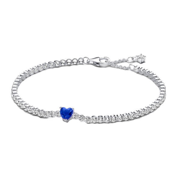 This 18-carat white gold bracelet features a heart-shaped sapphire as its centerpiece, weighing 0.60 carats, surrounded by 48 diamonds of 0.025 carats each, with a total carat weight of 1.80 carats.