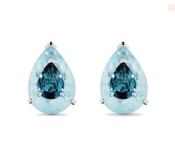 Crafted from 18k white gold, this bracelet is adorned with 30 oval-cut Shadowmoon crystals, each weighing approximately 0.80 carats, totaling 16.4 carats, secured with a delicate box clasp.